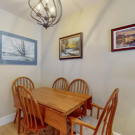 Mountain Breeze Getaway Condos Warren Room photo
